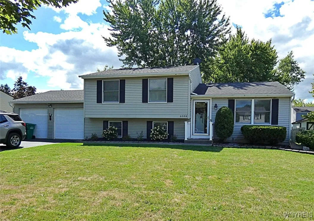 6598 Parkwood Drive, Lockport Town, New York 14094, Lockport Town, New York 14094, 3 Bedrooms Bedrooms, 8 Rooms Rooms,2 BathroomsBathrooms,Residential,Closed,6598 Parkwood Drive, Lockport Town, New York 14094,0,B1634546