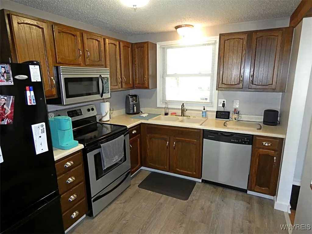 6598 Parkwood Drive, Lockport Town, New York 14094, Lockport Town, New York 14094, 3 Bedrooms Bedrooms, 8 Rooms Rooms,2 BathroomsBathrooms,Residential,Closed,6598 Parkwood Drive, Lockport Town, New York 14094,0,B1634546