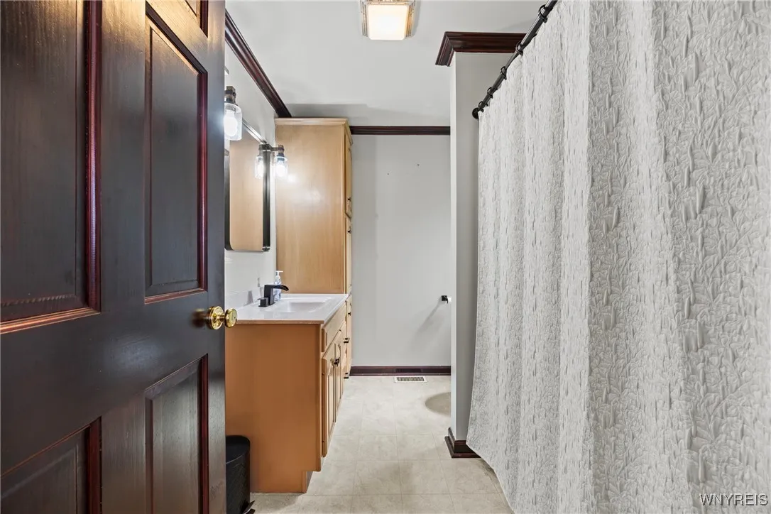 13861 Sanders Hill Road, Holland, New York 14145, Holland, New York 14145, 3 Bedrooms Bedrooms, 8 Rooms Rooms,2 BathroomsBathrooms,Residential,Closed,13861 Sanders Hill Road, Holland, New York 14145,0,B1634595