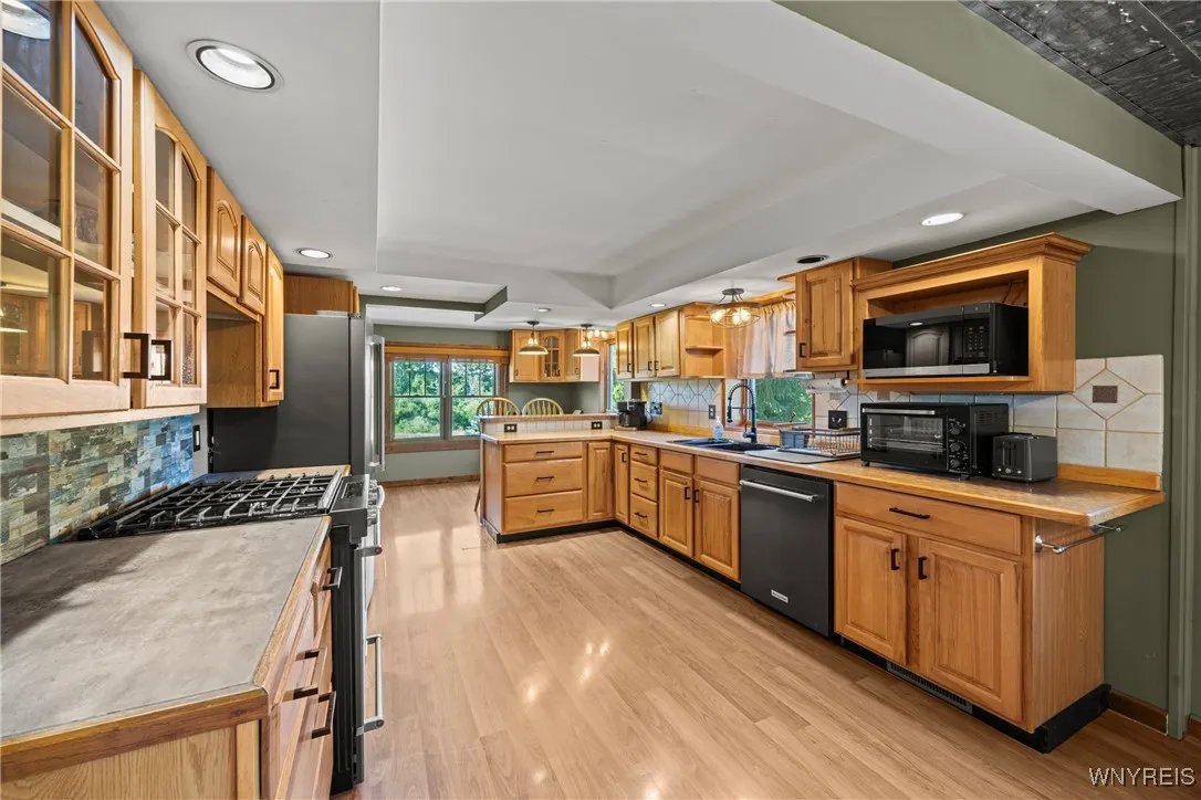 13861 Sanders Hill Road, Holland, New York 14145, Holland, New York 14145, 3 Bedrooms Bedrooms, 8 Rooms Rooms,2 BathroomsBathrooms,Residential,Closed,13861 Sanders Hill Road, Holland, New York 14145,0,B1634595