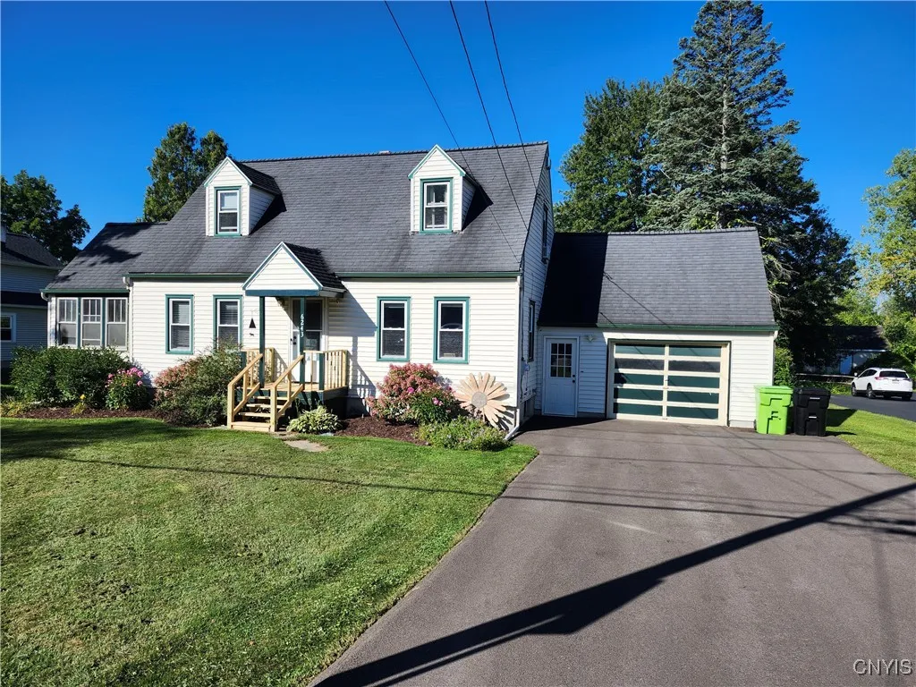 6243 North Kirkville Road, Manlius, New York 13082, Manlius, New York 13082, 3 Bedrooms Bedrooms, 8 Rooms Rooms,1 BathroomBathrooms,Residential,Closed,6243 North Kirkville Road, Manlius, New York 13082,0,S1634590