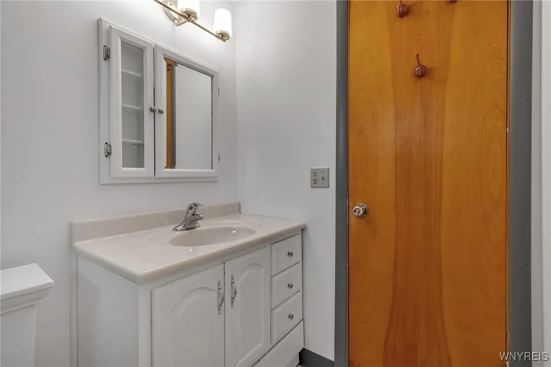 3416 Emerling Drive, Hamburg, New York 14219, Hamburg, New York 14219, 3 Bedrooms Bedrooms, 6 Rooms Rooms,1 BathroomBathrooms,Residential,For Sale,3416 Emerling Drive, Hamburg, New York 14219,0,B1634255