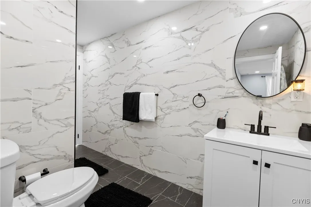 Apartment 2nd Floor Bathroom