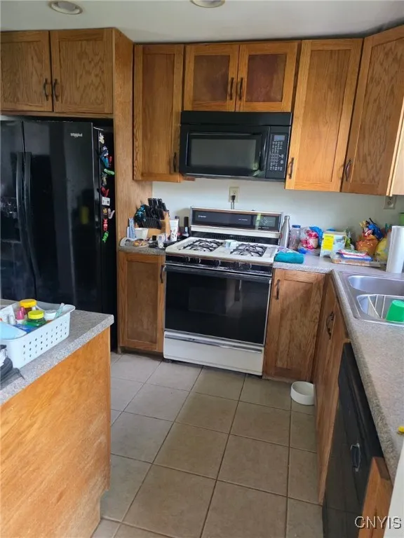 4970 Woodmark Drive, Clay, New York 13088, Clay, New York 13088, 3 Bedrooms Bedrooms, 8 Rooms Rooms,2 BathroomsBathrooms,Residential,For Sale,4970 Woodmark Drive, Clay, New York 13088,0,S1634523