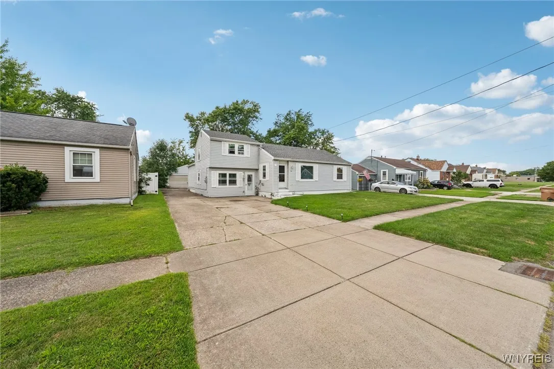 26 Roxborough Avenue, Cheektowaga, New York 14225, Cheektowaga, New York 14225, 3 Bedrooms Bedrooms, 6 Rooms Rooms,1 BathroomBathrooms,Residential,For Sale,26 Roxborough Avenue, Cheektowaga, New York 14225,0,B1634451