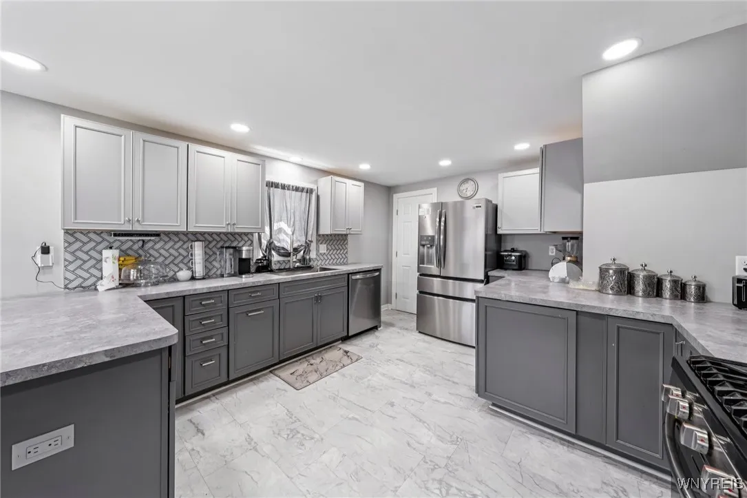 26 Roxborough Avenue, Cheektowaga, New York 14225, Cheektowaga, New York 14225, 3 Bedrooms Bedrooms, 6 Rooms Rooms,1 BathroomBathrooms,Residential,For Sale,26 Roxborough Avenue, Cheektowaga, New York 14225,0,B1634451