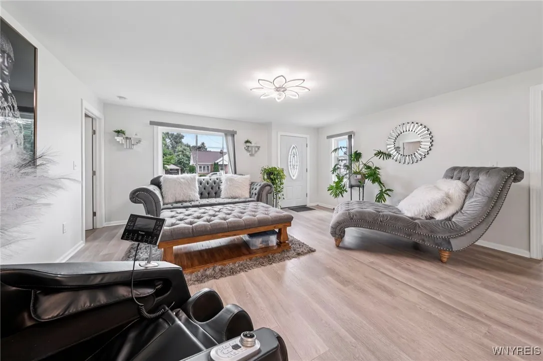 26 Roxborough Avenue, Cheektowaga, New York 14225, Cheektowaga, New York 14225, 3 Bedrooms Bedrooms, 6 Rooms Rooms,1 BathroomBathrooms,Residential,For Sale,26 Roxborough Avenue, Cheektowaga, New York 14225,0,B1634451