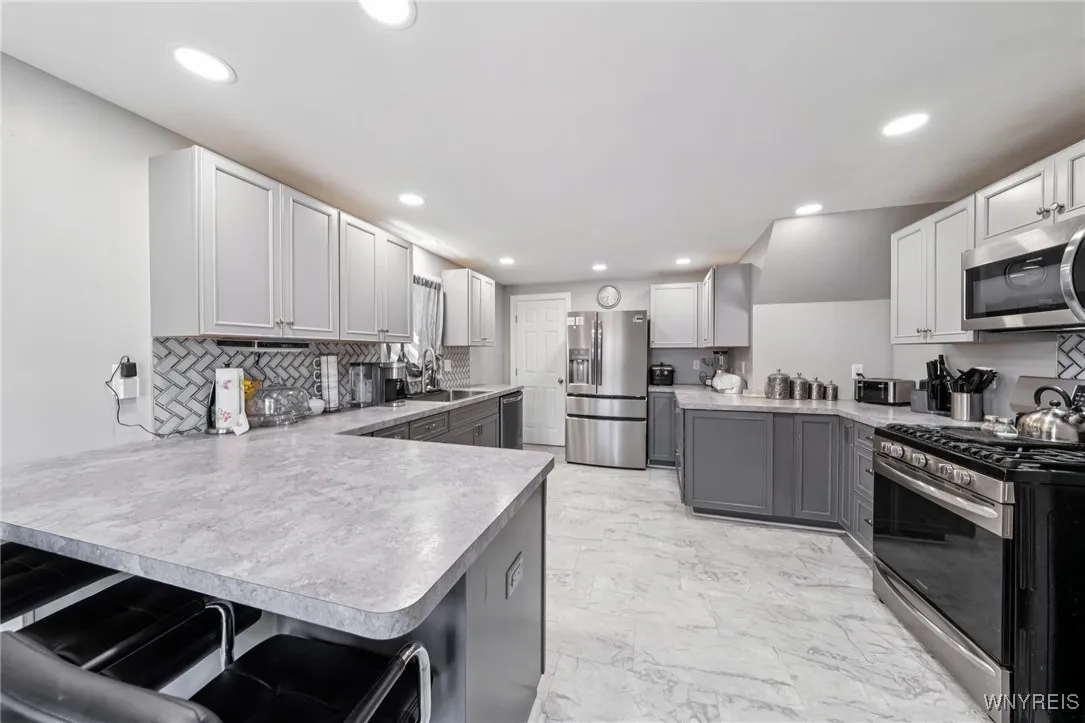 26 Roxborough Avenue, Cheektowaga, New York 14225, Cheektowaga, New York 14225, 3 Bedrooms Bedrooms, 6 Rooms Rooms,1 BathroomBathrooms,Residential,For Sale,26 Roxborough Avenue, Cheektowaga, New York 14225,0,B1634451