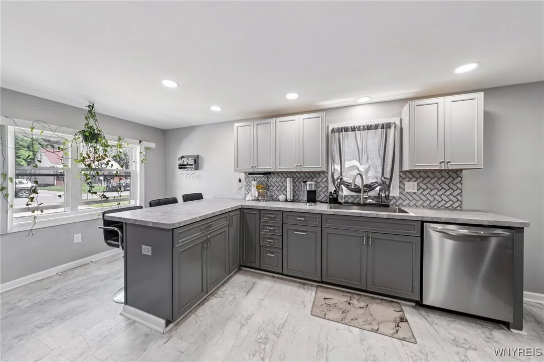26 Roxborough Avenue, Cheektowaga, New York 14225, Cheektowaga, New York 14225, 3 Bedrooms Bedrooms, 6 Rooms Rooms,1 BathroomBathrooms,Residential,For Sale,26 Roxborough Avenue, Cheektowaga, New York 14225,0,B1634451