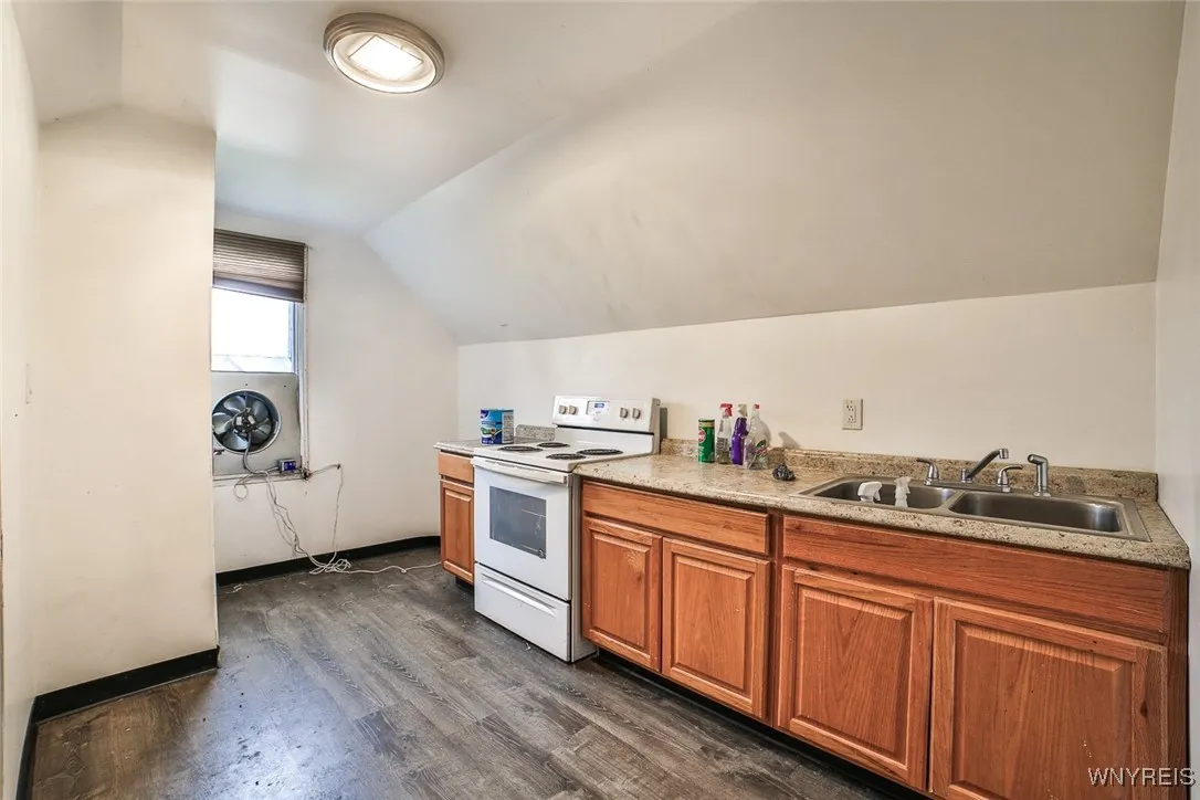 132 Ryan Street, Buffalo, New York 14210, Buffalo, New York 14210, 6 Bedrooms Bedrooms, ,3 BathroomsBathrooms,Residential,Closed,132 Ryan Street, Buffalo, New York 14210,0,B1634689
