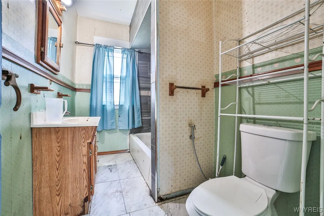 132 Ryan Street, Buffalo, New York 14210, Buffalo, New York 14210, 6 Bedrooms Bedrooms, ,3 BathroomsBathrooms,Residential,Closed,132 Ryan Street, Buffalo, New York 14210,0,B1634689