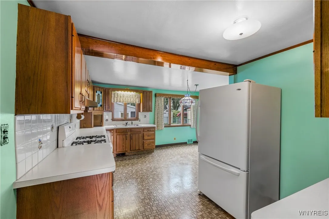 199 Beale Avenue, Cheektowaga, New York 14225, Cheektowaga, New York 14225, 4 Bedrooms Bedrooms, 8 Rooms Rooms,2 BathroomsBathrooms,Residential,For Sale,199 Beale Avenue, Cheektowaga, New York 14225,0,B1634375