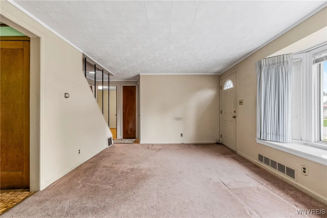 199 Beale Avenue, Cheektowaga, New York 14225, Cheektowaga, New York 14225, 4 Bedrooms Bedrooms, 8 Rooms Rooms,2 BathroomsBathrooms,Residential,For Sale,199 Beale Avenue, Cheektowaga, New York 14225,0,B1634375