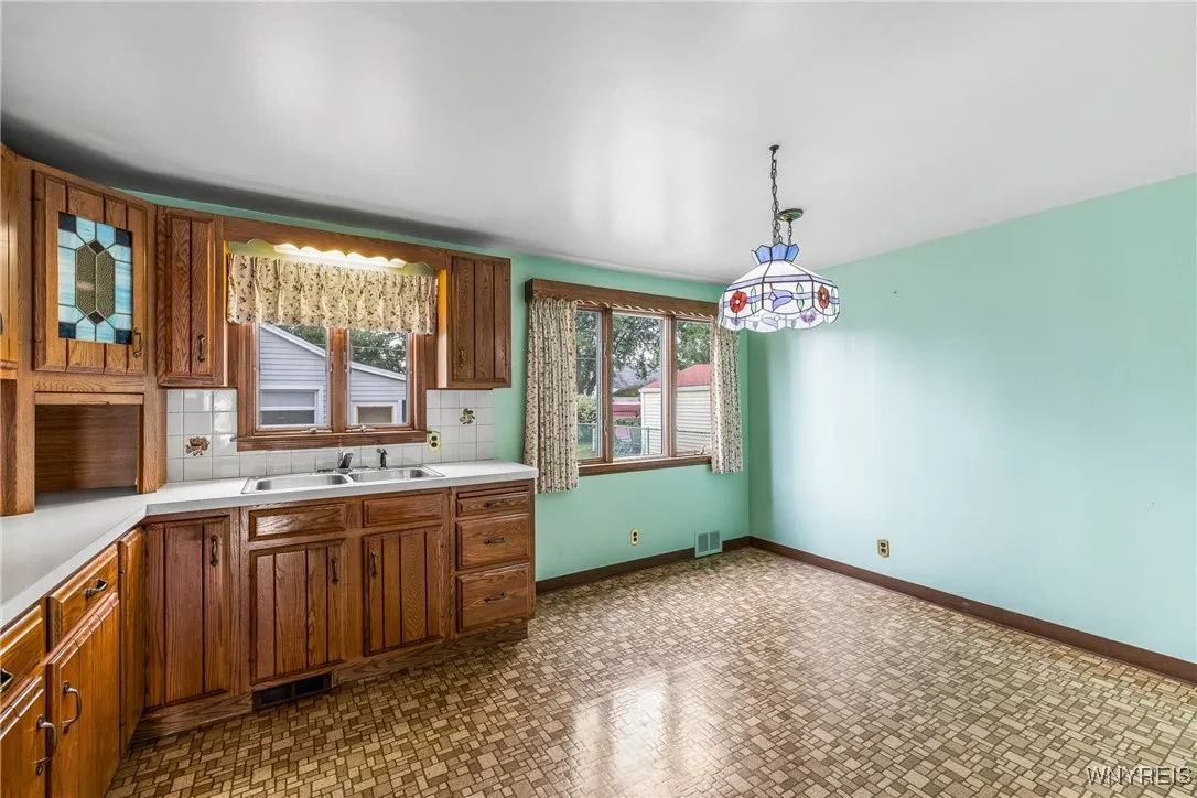 199 Beale Avenue, Cheektowaga, New York 14225, Cheektowaga, New York 14225, 4 Bedrooms Bedrooms, 8 Rooms Rooms,2 BathroomsBathrooms,Residential,For Sale,199 Beale Avenue, Cheektowaga, New York 14225,0,B1634375