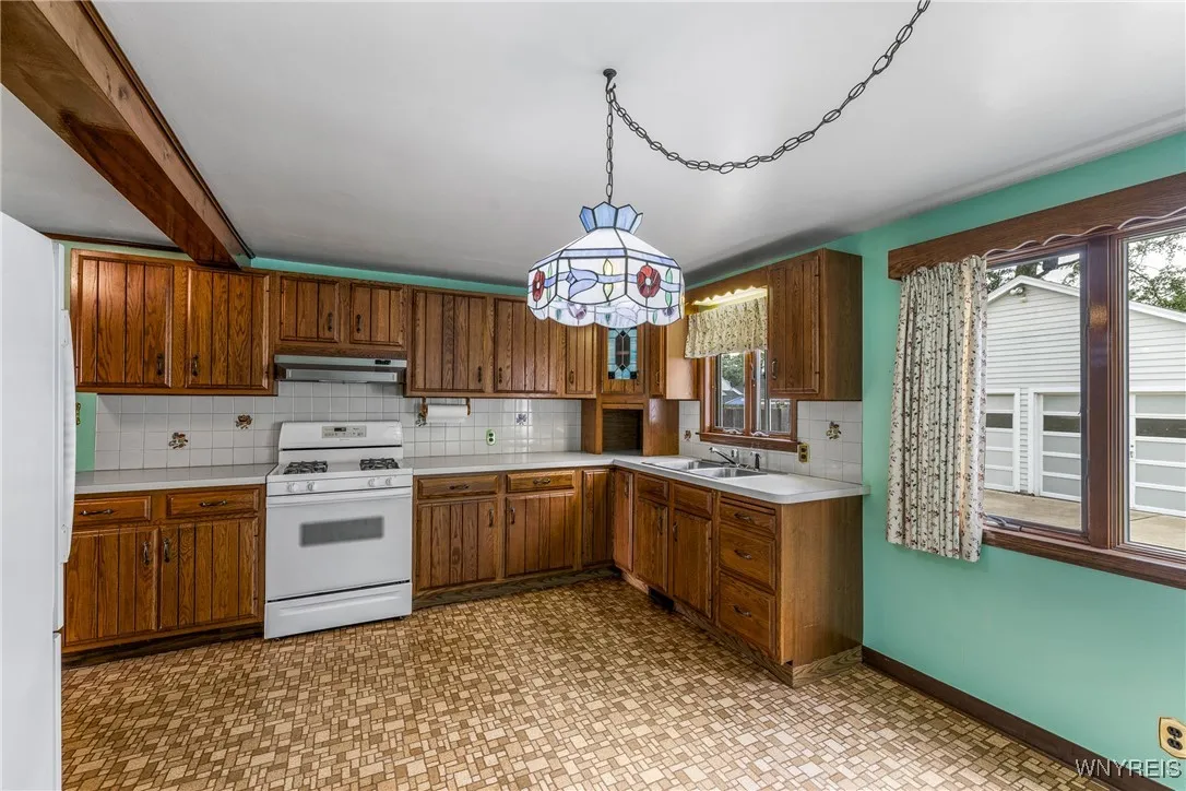 199 Beale Avenue, Cheektowaga, New York 14225, Cheektowaga, New York 14225, 4 Bedrooms Bedrooms, 8 Rooms Rooms,2 BathroomsBathrooms,Residential,For Sale,199 Beale Avenue, Cheektowaga, New York 14225,0,B1634375