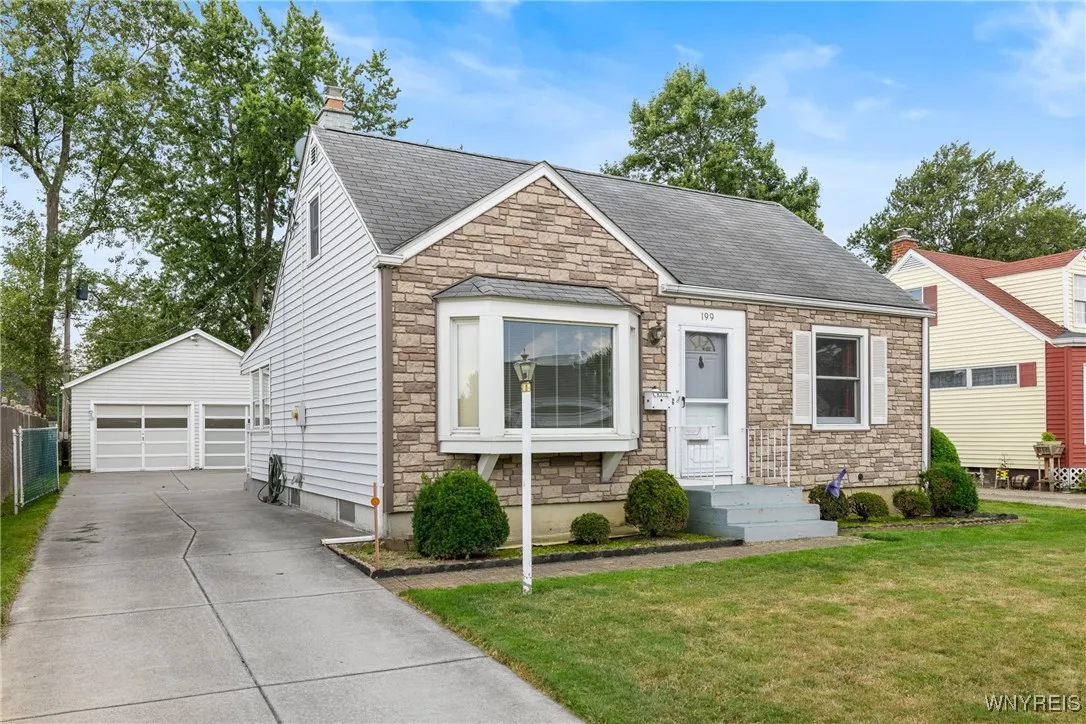 199 Beale Avenue, Cheektowaga, New York 14225, Cheektowaga, New York 14225, 4 Bedrooms Bedrooms, 8 Rooms Rooms,2 BathroomsBathrooms,Residential,For Sale,199 Beale Avenue, Cheektowaga, New York 14225,0,B1634375