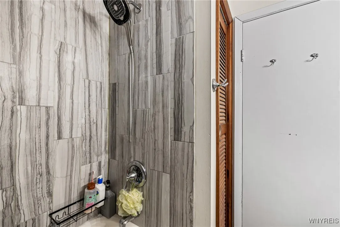 floor 1  bath