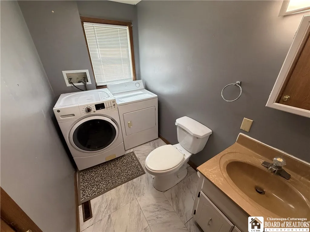 3311 Us-20, Sheridan, New York 14135, Sheridan, New York 14135, 3 Bedrooms Bedrooms, 6 Rooms Rooms,1 BathroomBathrooms,Residential,For Sale,3311 Us-20, Sheridan, New York 14135,0,R1634478