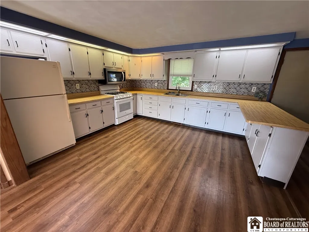 3311 Us-20, Sheridan, New York 14135, Sheridan, New York 14135, 3 Bedrooms Bedrooms, 6 Rooms Rooms,1 BathroomBathrooms,Residential,For Sale,3311 Us-20, Sheridan, New York 14135,0,R1634478