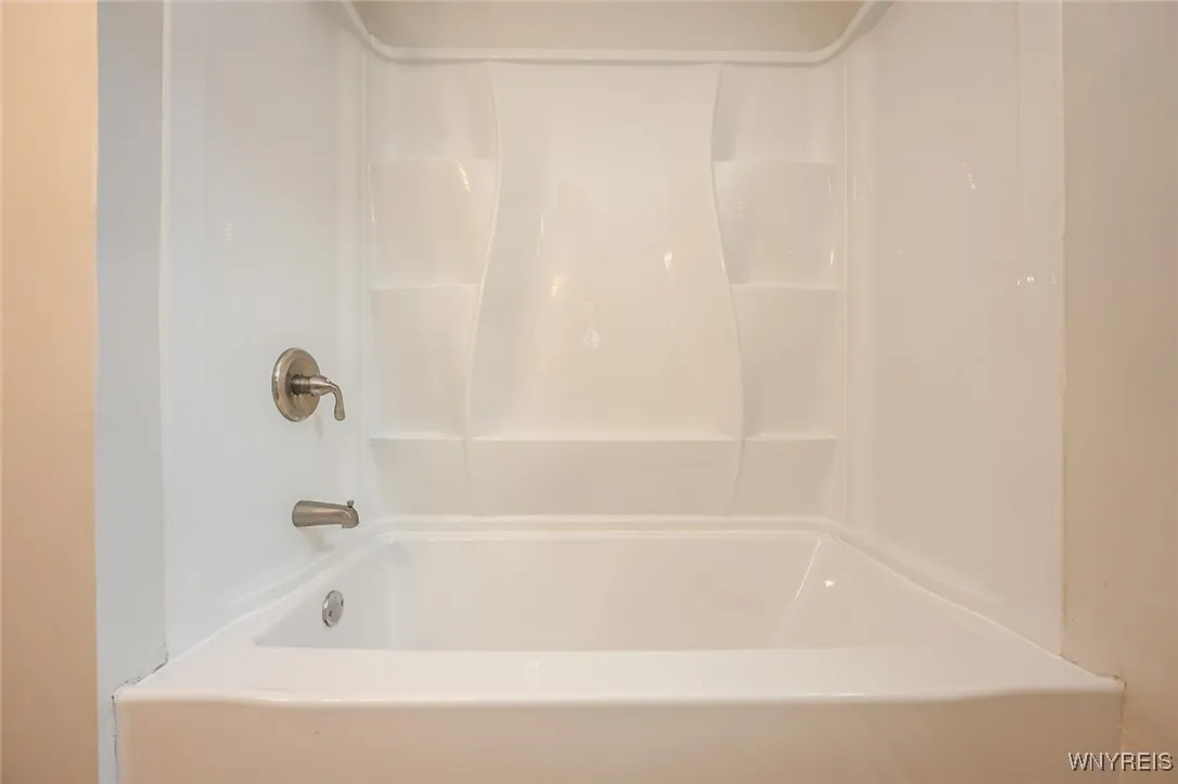 862 Falcon Drive, Lancaster, New York 14043, Lancaster, New York 14043, 3 Bedrooms Bedrooms, 5 Rooms Rooms,1 BathroomBathrooms,Residential Lease,For Rent,862 Falcon Drive, Lancaster, New York 14043,0,B1634521