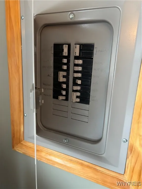 100 - amp circuit breaker box