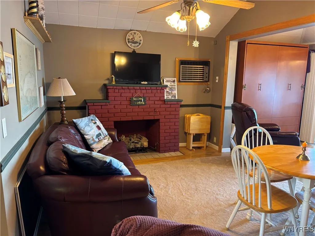 Living dining area
