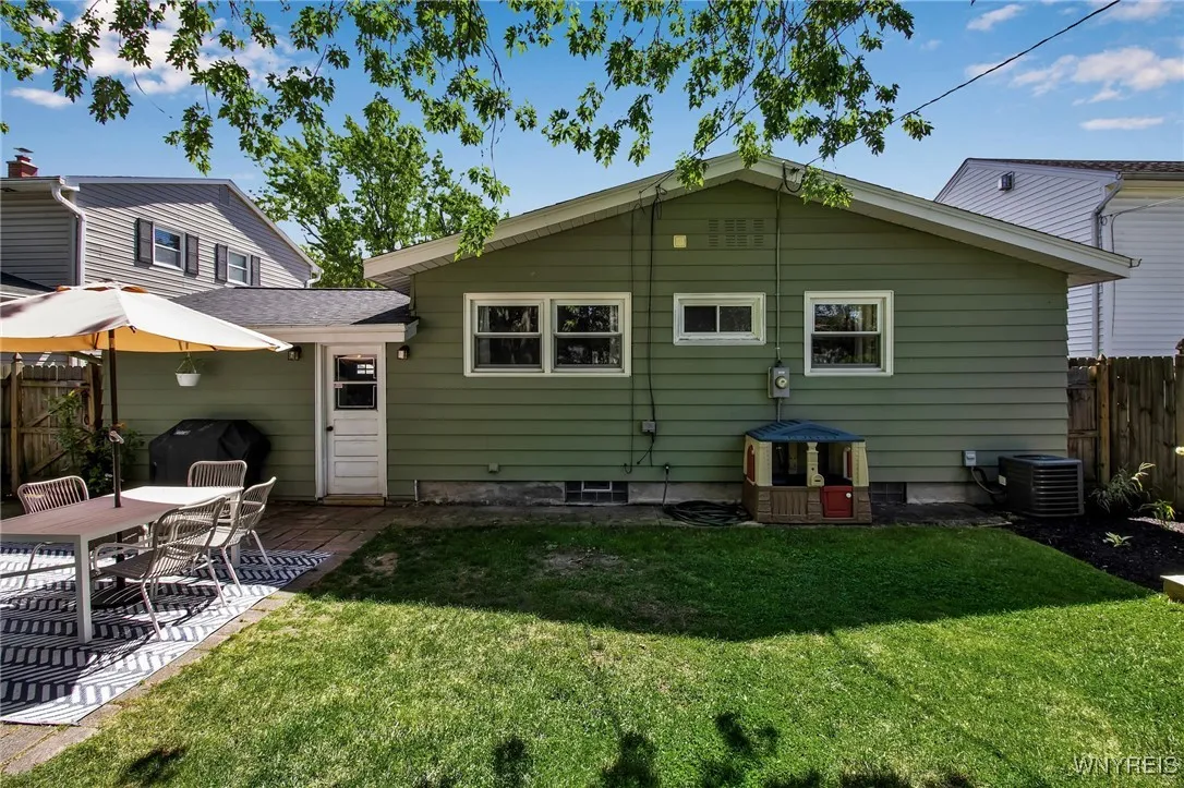 52 Briarlee Drive, Tonawanda, New York 14150, Tonawanda, New York 14150, 3 Bedrooms Bedrooms, 6 Rooms Rooms,1 BathroomBathrooms,Residential,For Sale,52 Briarlee Drive, Tonawanda, New York 14150,0,B1634670