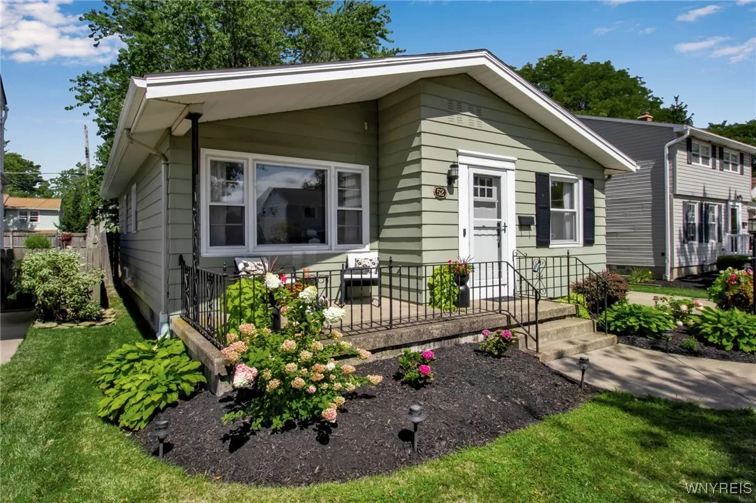 52 Briarlee Drive, Tonawanda, New York 14150, Tonawanda, New York 14150, 3 Bedrooms Bedrooms, 6 Rooms Rooms,1 BathroomBathrooms,Residential,For Sale,52 Briarlee Drive, Tonawanda, New York 14150,0,B1634670