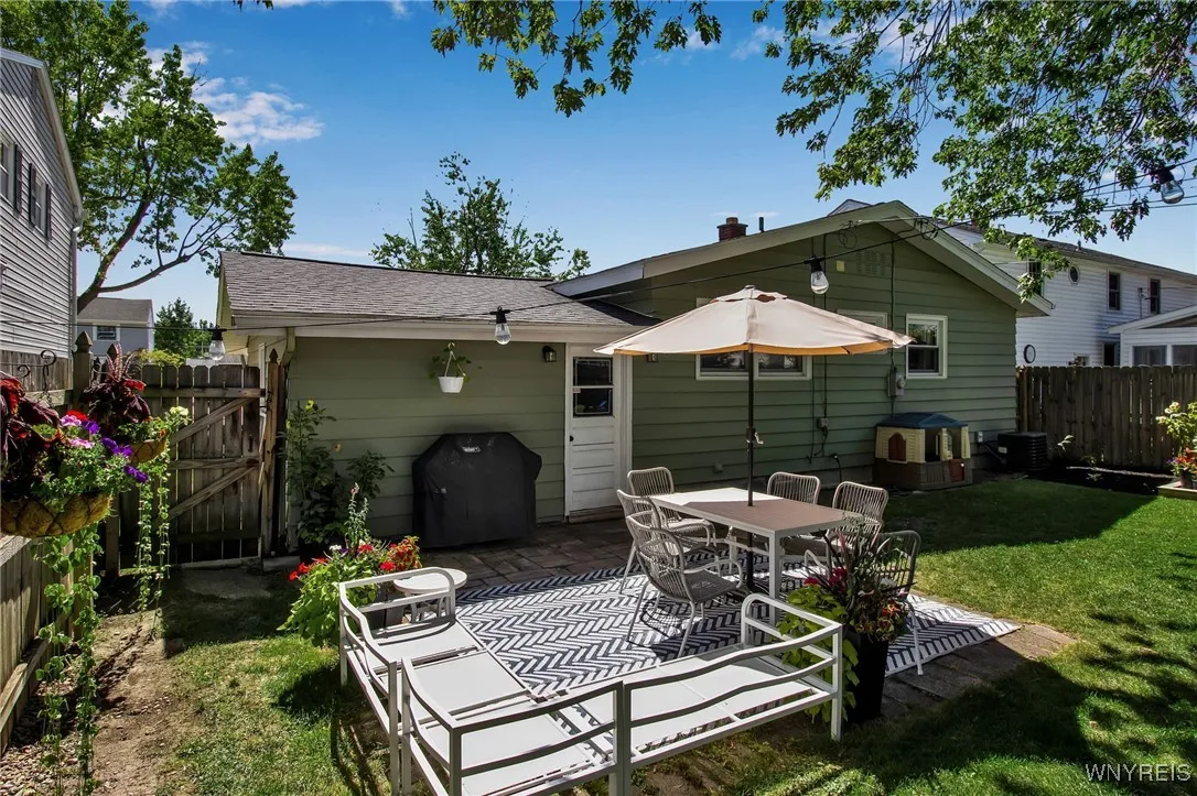 52 Briarlee Drive, Tonawanda, New York 14150, Tonawanda, New York 14150, 3 Bedrooms Bedrooms, 6 Rooms Rooms,1 BathroomBathrooms,Residential,For Sale,52 Briarlee Drive, Tonawanda, New York 14150,0,B1634670