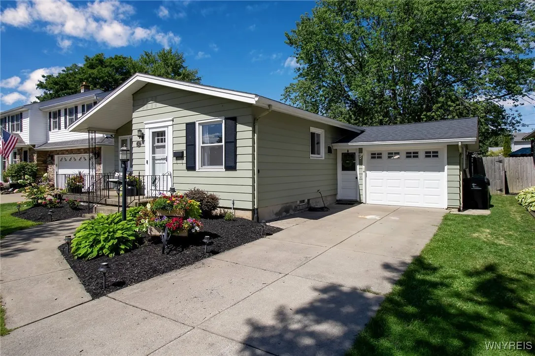 52 Briarlee Drive, Tonawanda, New York 14150, Tonawanda, New York 14150, 3 Bedrooms Bedrooms, 6 Rooms Rooms,1 BathroomBathrooms,Residential,For Sale,52 Briarlee Drive, Tonawanda, New York 14150,0,B1634670