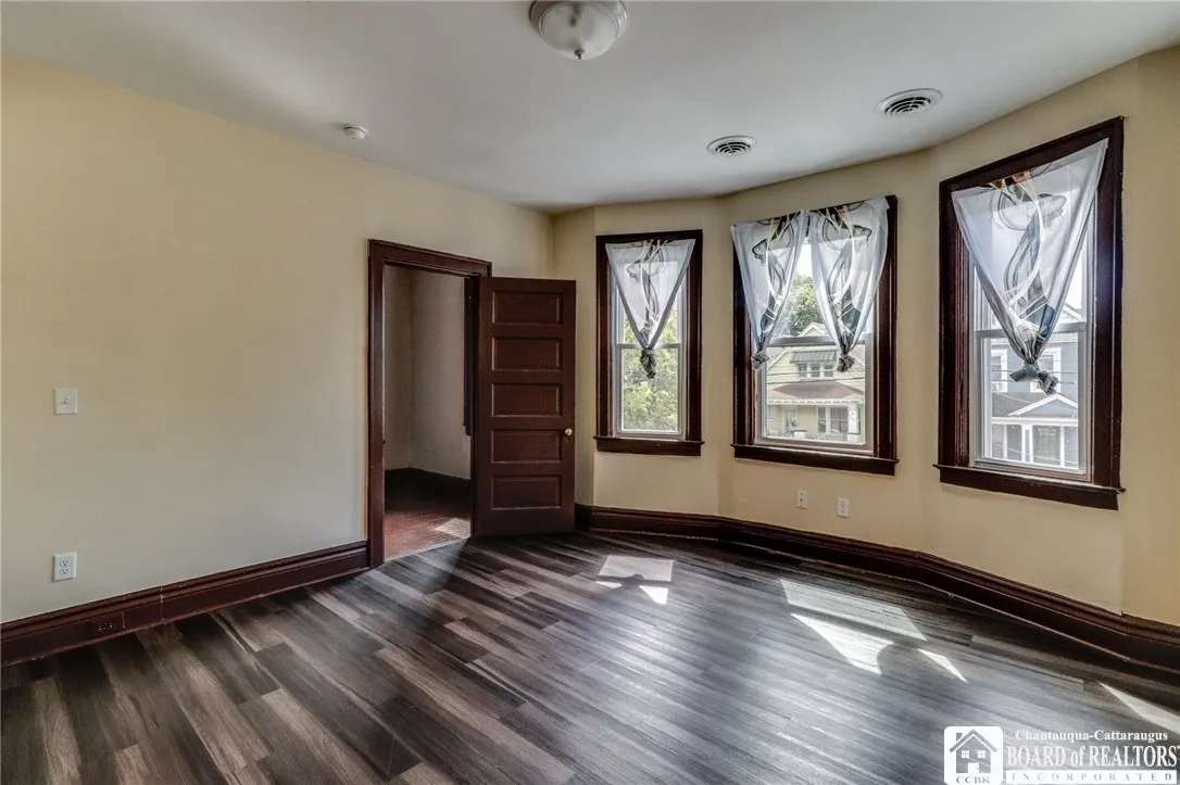 202 Grote Street, Buffalo, New York 14207, Buffalo, New York 14207, 6 Bedrooms Bedrooms, ,2 BathroomsBathrooms,Residential,Closed,202 Grote Street, Buffalo, New York 14207,0,R1634638