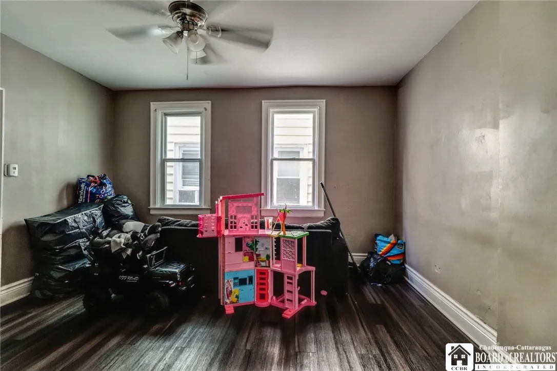 202 Grote Street, Buffalo, New York 14207, Buffalo, New York 14207, 6 Bedrooms Bedrooms, ,2 BathroomsBathrooms,Residential,Closed,202 Grote Street, Buffalo, New York 14207,0,R1634638