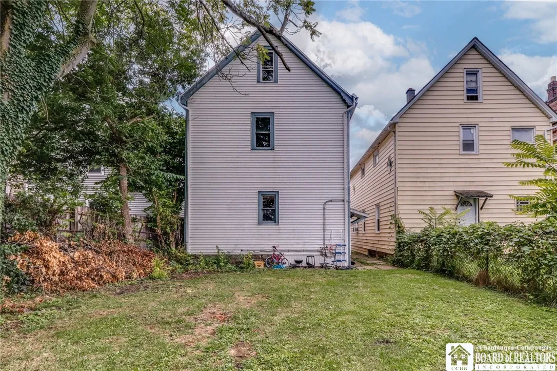 202 Grote Street, Buffalo, New York 14207, Buffalo, New York 14207, 6 Bedrooms Bedrooms, ,2 BathroomsBathrooms,Residential,Closed,202 Grote Street, Buffalo, New York 14207,0,R1634638