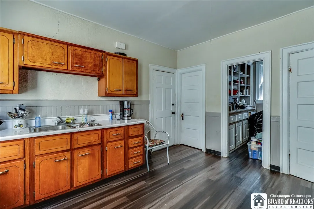 202 Grote Street, Buffalo, New York 14207, Buffalo, New York 14207, 6 Bedrooms Bedrooms, ,2 BathroomsBathrooms,Residential,Closed,202 Grote Street, Buffalo, New York 14207,0,R1634638