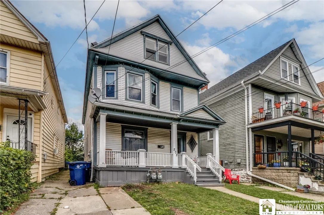 202 Grote Street, Buffalo, New York 14207, Buffalo, New York 14207, 6 Bedrooms Bedrooms, ,2 BathroomsBathrooms,Residential,Closed,202 Grote Street, Buffalo, New York 14207,0,R1634638
