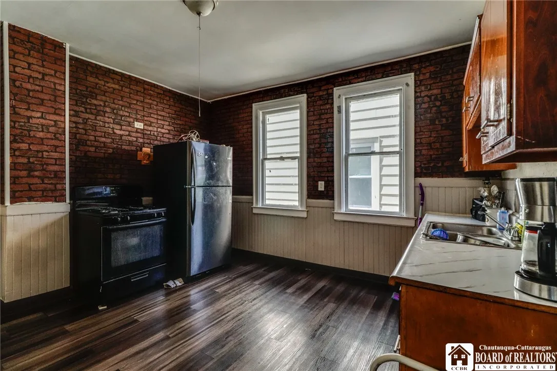 202 Grote Street, Buffalo, New York 14207, Buffalo, New York 14207, 6 Bedrooms Bedrooms, ,2 BathroomsBathrooms,Residential,Closed,202 Grote Street, Buffalo, New York 14207,0,R1634638