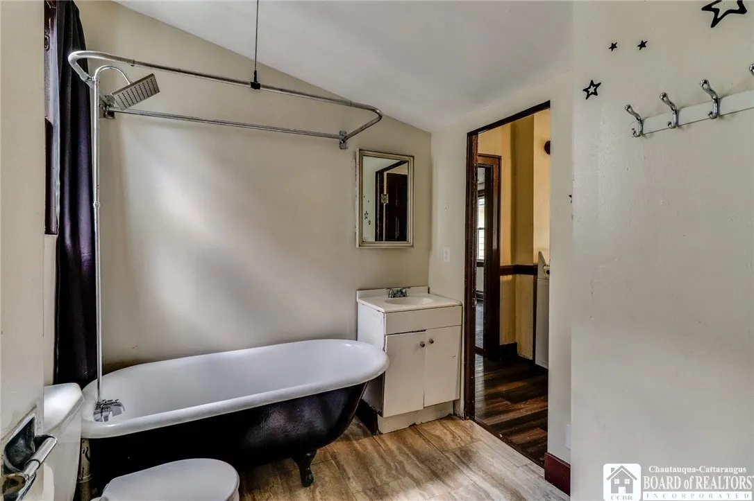202 Grote Street, Buffalo, New York 14207, Buffalo, New York 14207, 6 Bedrooms Bedrooms, ,2 BathroomsBathrooms,Residential,Closed,202 Grote Street, Buffalo, New York 14207,0,R1634638