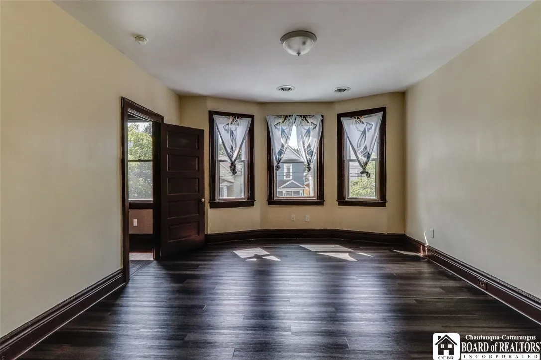 202 Grote Street, Buffalo, New York 14207, Buffalo, New York 14207, 6 Bedrooms Bedrooms, ,2 BathroomsBathrooms,Residential,Closed,202 Grote Street, Buffalo, New York 14207,0,R1634638
