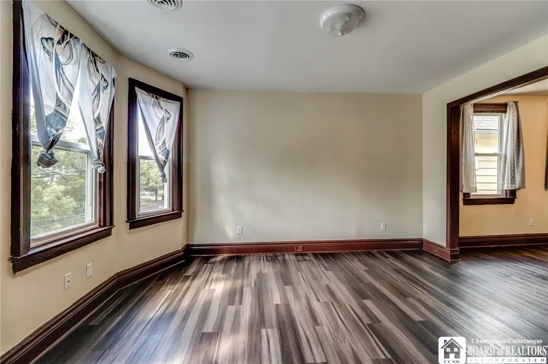 202 Grote Street, Buffalo, New York 14207, Buffalo, New York 14207, 6 Bedrooms Bedrooms, ,2 BathroomsBathrooms,Residential,Closed,202 Grote Street, Buffalo, New York 14207,0,R1634638