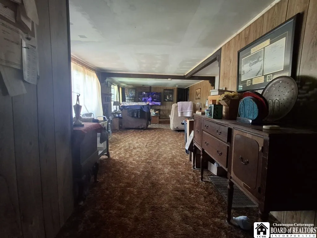 Hallway to livingroom