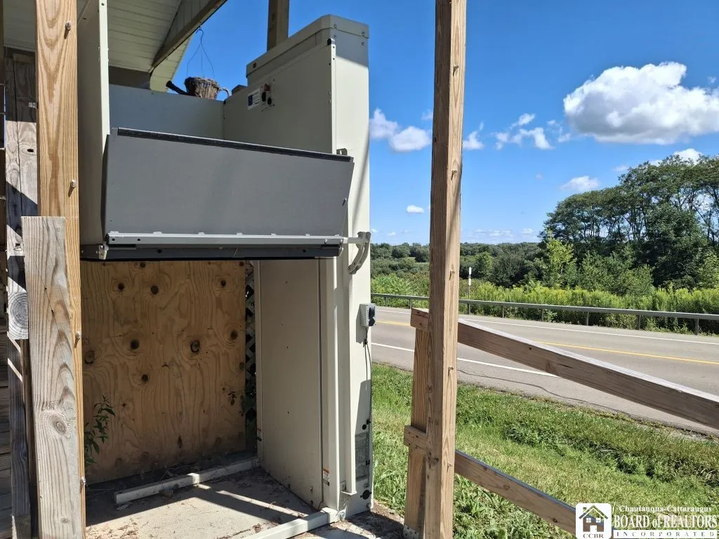 Exterior chair lift