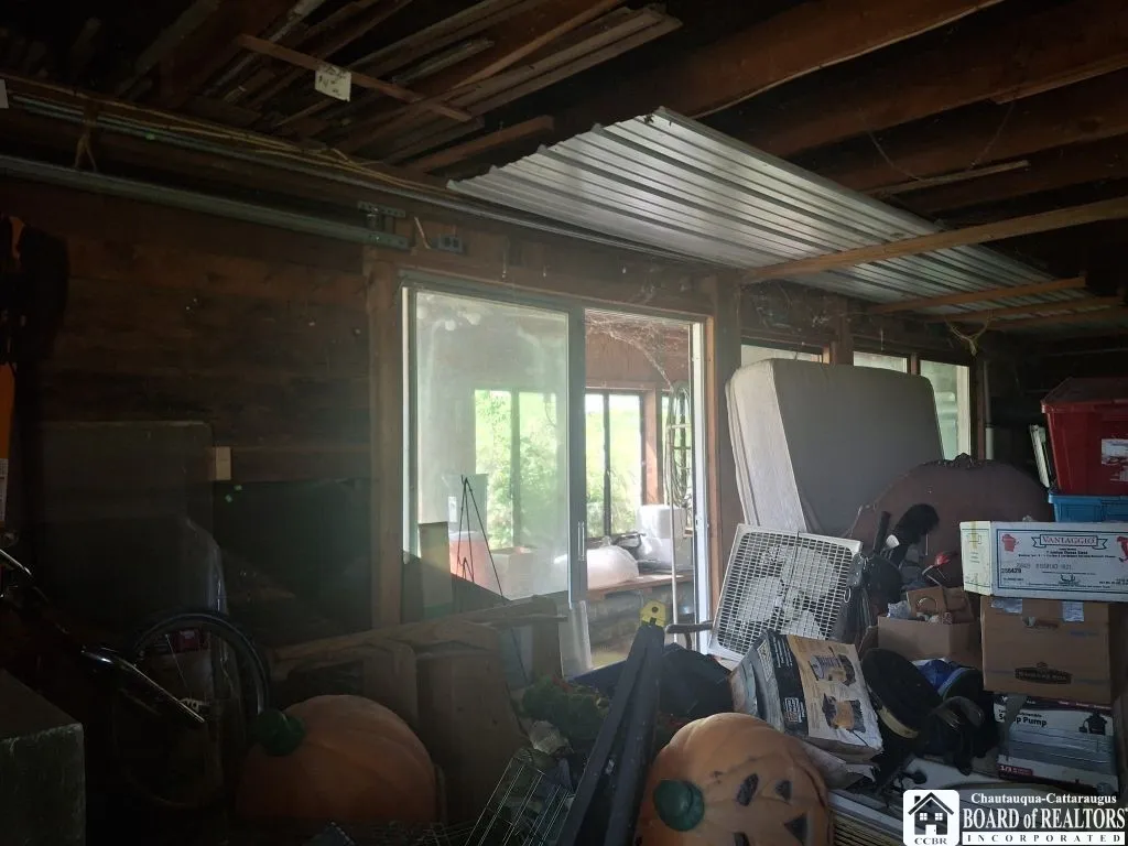 Looking in to the green room sun room