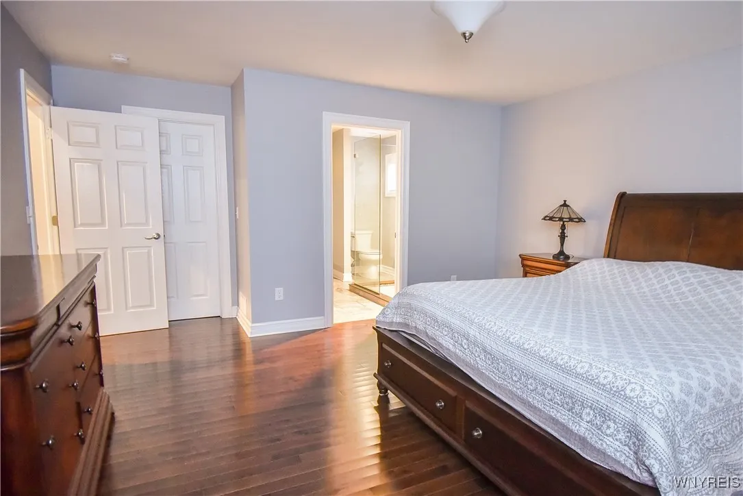Main bedroom with en suite