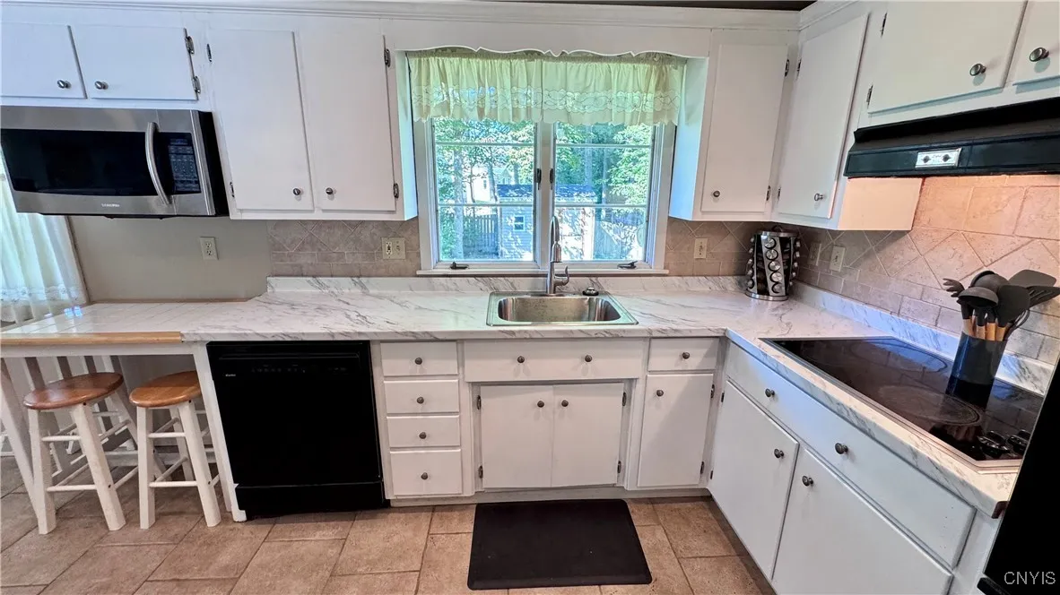 127 Winding Way, Camillus, New York 13031, Camillus, New York 13031, 4 Bedrooms Bedrooms, 9 Rooms Rooms,2 BathroomsBathrooms,Residential,Closed,127 Winding Way, Camillus, New York 13031,0,S1634624