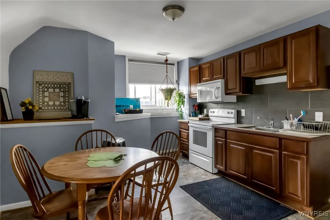 1152 Main Street, Buffalo, New York 14209, Buffalo, New York 14209, 6 Bedrooms Bedrooms, ,4 BathroomsBathrooms,Residential,For Sale,1152 Main Street, Buffalo, New York 14209,0,B1634768