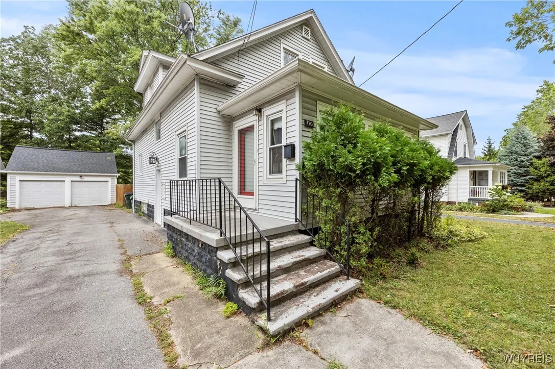 110 Mill Street, Amherst, New York 14221, Amherst, New York 14221, 4 Bedrooms Bedrooms, 7 Rooms Rooms,1 BathroomBathrooms,Residential,For Sale,110 Mill Street, Amherst, New York 14221,0,B1634696