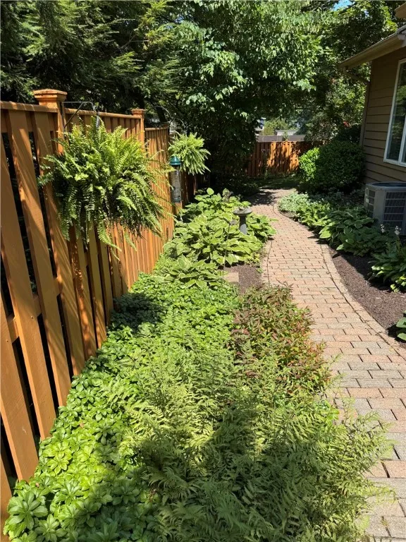 2 Village Grove, Pittsford, New York 14534, Pittsford, New York 14534, 3 Bedrooms Bedrooms, 7 Rooms Rooms,2 BathroomsBathrooms,Residential,Closed,2 Village Grove, Pittsford, New York 14534,0,R1630942