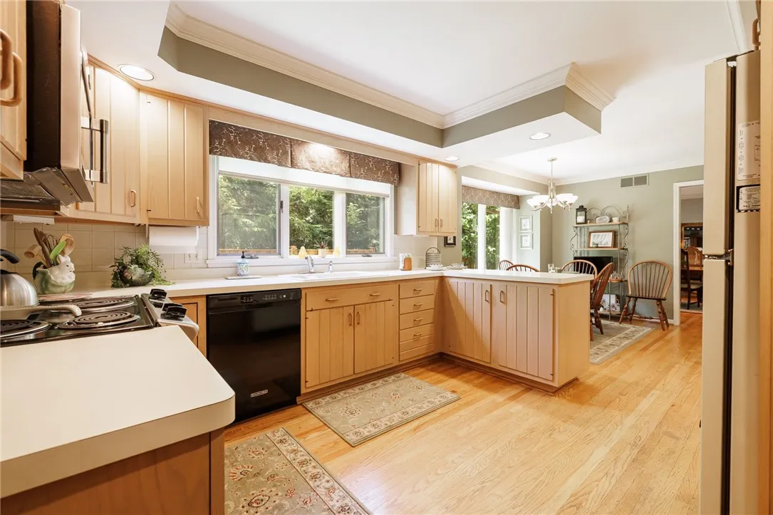 2 Village Grove, Pittsford, New York 14534, Pittsford, New York 14534, 3 Bedrooms Bedrooms, 7 Rooms Rooms,2 BathroomsBathrooms,Residential,Closed,2 Village Grove, Pittsford, New York 14534,0,R1630942