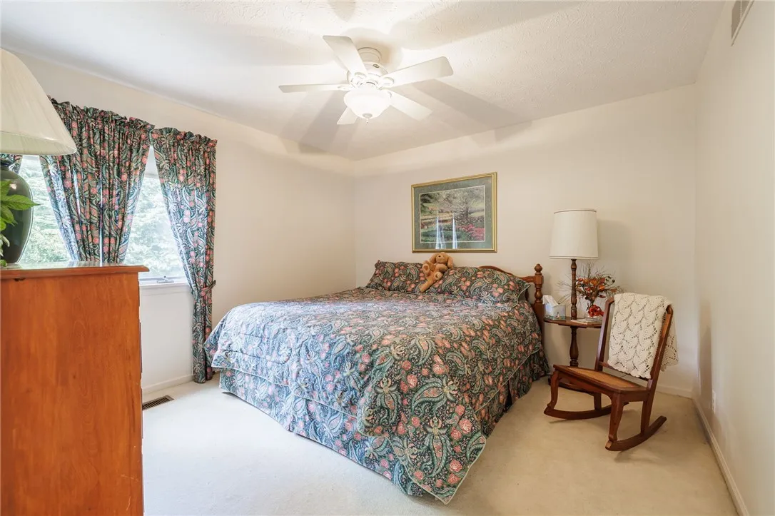2 Village Grove, Pittsford, New York 14534, Pittsford, New York 14534, 3 Bedrooms Bedrooms, 7 Rooms Rooms,2 BathroomsBathrooms,Residential,Closed,2 Village Grove, Pittsford, New York 14534,0,R1630942