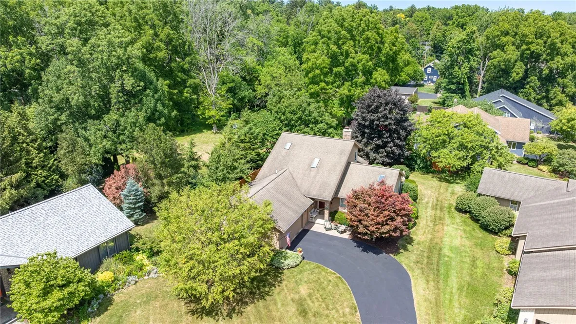 2 Village Grove, Pittsford, New York 14534, Pittsford, New York 14534, 3 Bedrooms Bedrooms, 7 Rooms Rooms,2 BathroomsBathrooms,Residential,Closed,2 Village Grove, Pittsford, New York 14534,0,R1630942
